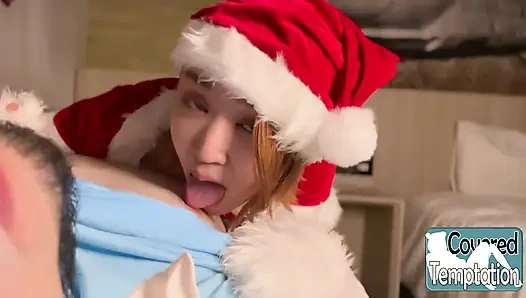 En tatlı Noel Baba kız merhaba demek için geliyor. Tatlı selamlamalar, şenlikli titreşimler, kalpler yarışıyor!