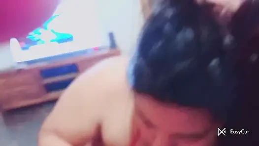 Blowjob latina berakhir dengan air mani di mulutnya