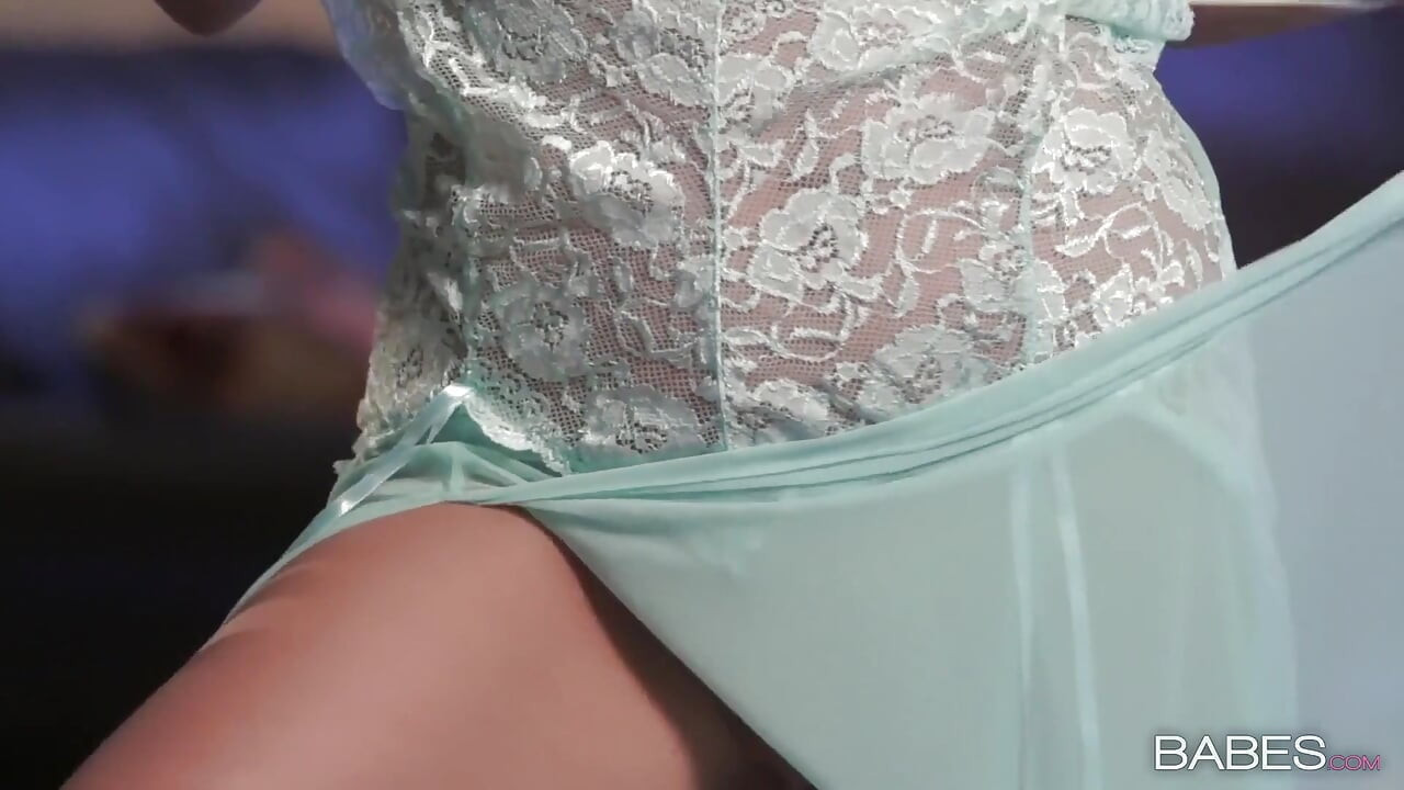 Gagici - Esti gata sa petreci o dupa-amiază delicioasa cu Brea Bennett?