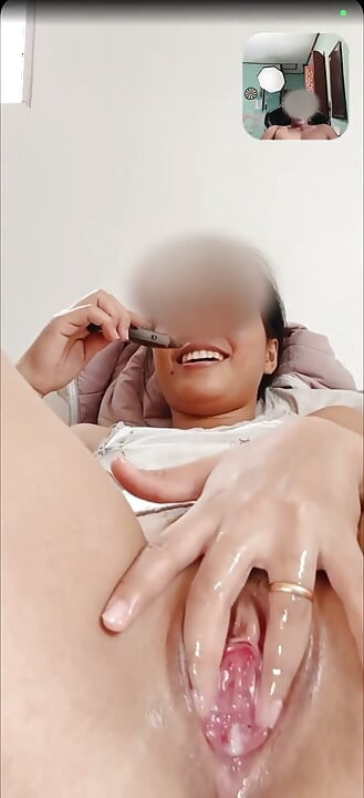 Amcık suyu damlamaya devam ediyor, kremsi sırılsıklam ıslak nefis amcık
