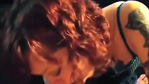 Dövmeli gıdıklıyor mike'ın gırtlağına kadar alıyor