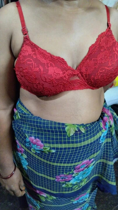 Sexy beautiful saira big boobs show