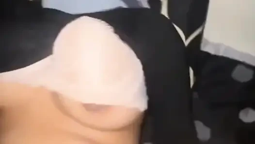 Hijab kecilku muncrat di memek