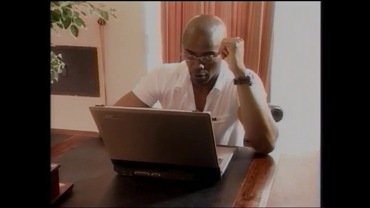 Üçlü seks büyük yarak emiyor