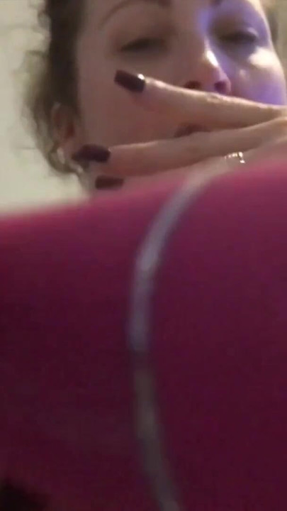 “崇拜我的阴户和撒尿”的必看时刻