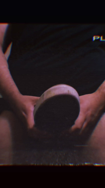 我的好朋友把他的面包车留给我，我撸管并射在他们身上