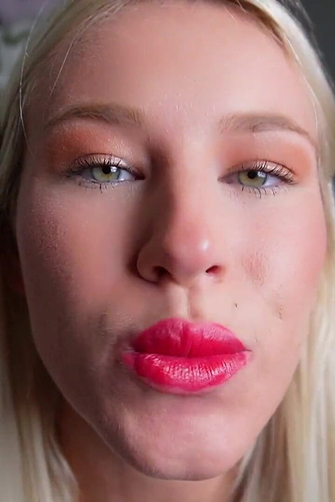 Baci con il rossetto rosso