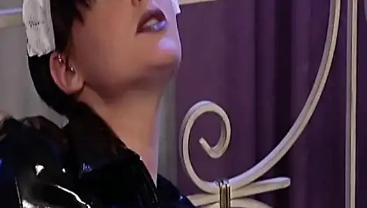 Идеальной немецкой крошке отдолбил ее любовник