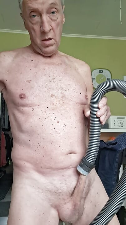 VÝSTAVNÍ SEXSHOW BEZ RUKOU CUCÁNÍ PTÁKA VYSAVAČEM CUMSHOT