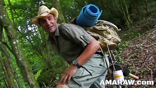 Маленькие сиськи Шанной Tweeks нашли в лесу и трахнули