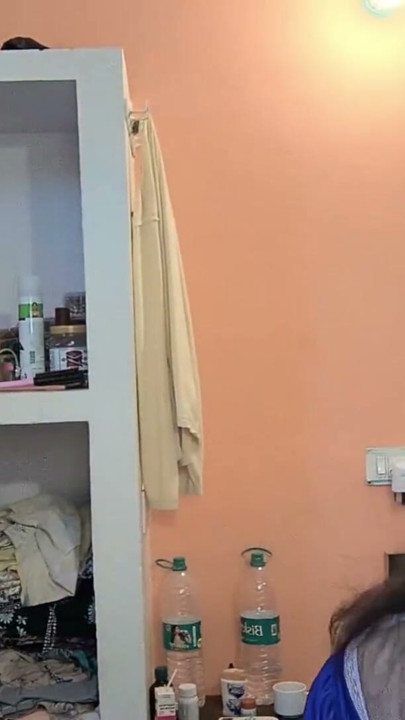 MILF desi Puja berkongkek tegar dengan pram | Klip 1