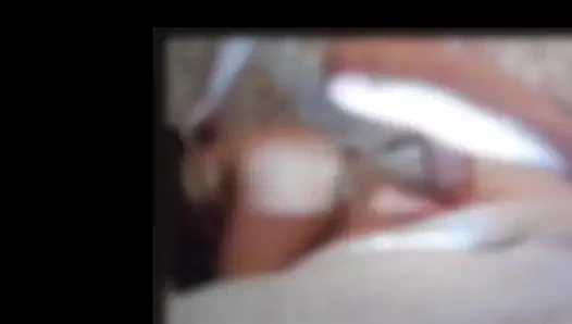 Carl küçük sürtüğü nasıl kullanığını gösteriyor