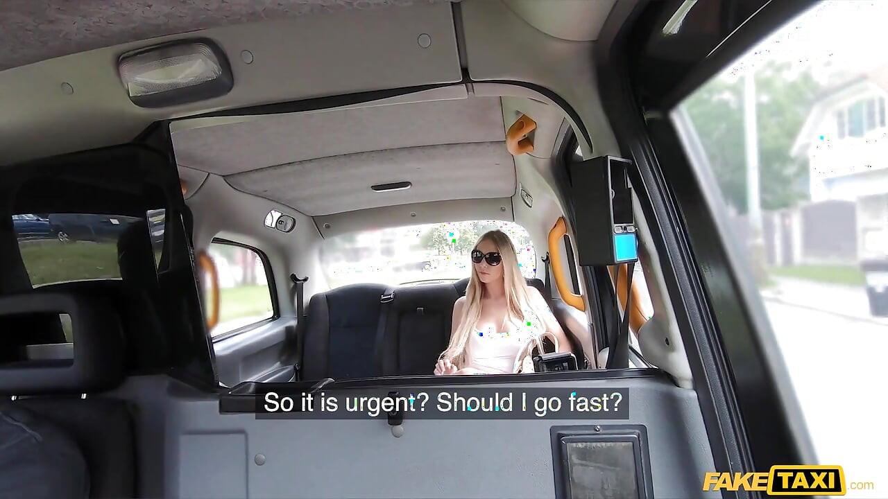 Fake Taxi - peituda loira Florane Russell gosta de engolir cargas quentes