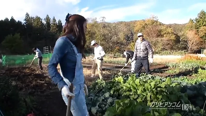 Maki Hojo enjoys oudoor sex life with farmer - CARIBBEANCOM