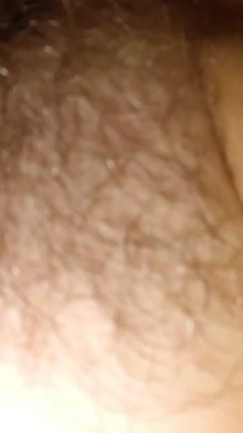 Episkt ögonblick från "Fantastisk HÅRIG FITTA ÄTA och ANAL TUNGA JÄVLA -EXTREM NÄRBILD ASMR RÖVHÅL OCH FITTA SLICKAR"