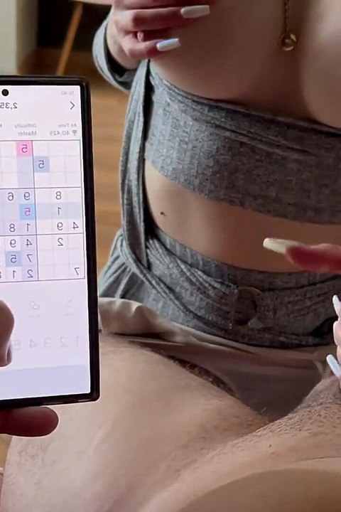 Mein Stiefsohn Spielt Sudoku Und Ich Spiele Mit Seinem Schwanz!!