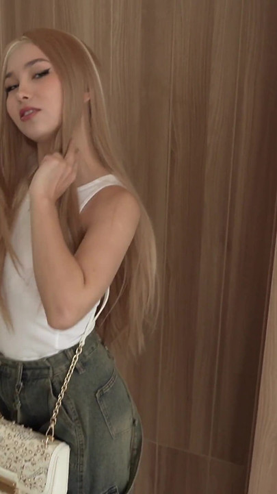 Menghentikan masa dan memanggil seorang rakan untuk meniduri teman wanitanya dan merakam lucah