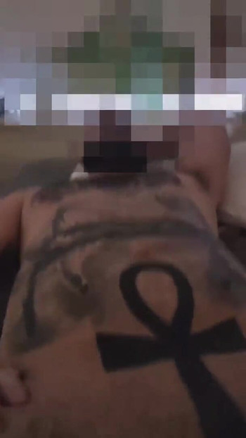 Emotivni trenutak iz "Moj POV: Hetero posjetitelj stana "Steven" dolazi da ga popuši, a ja to snimim u svom POV-u"