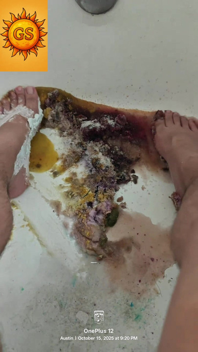 感觉不到脚在柔软浴缸里