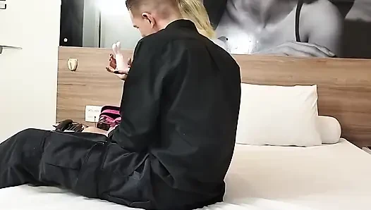 Cewek semok ini dientot habis-habisan di motel