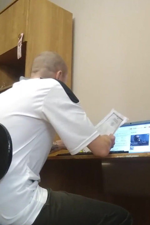 J'ai baisé la secrétaire dans la chatte au travail