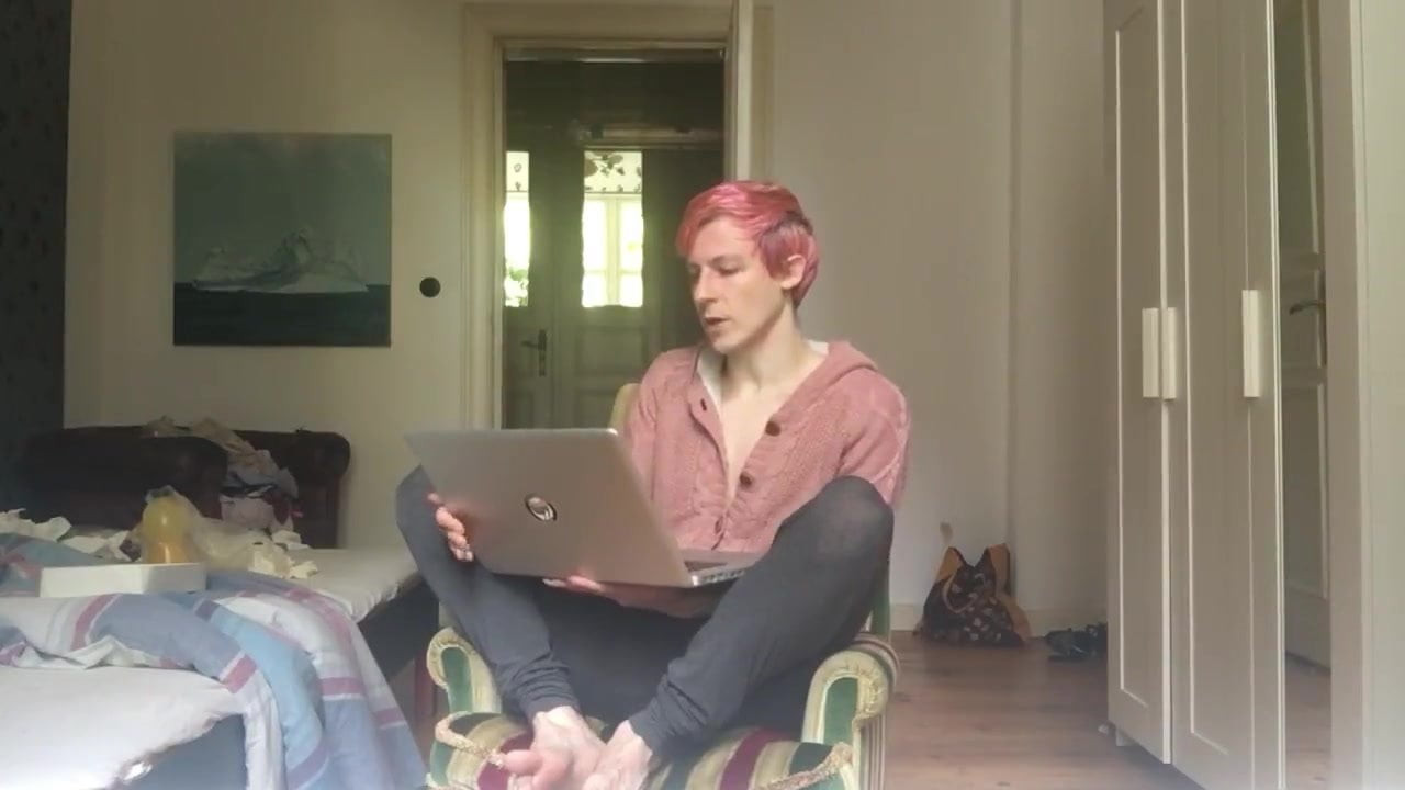 TWINK IS ALWAYS HUNGRY FOR RAW COCK