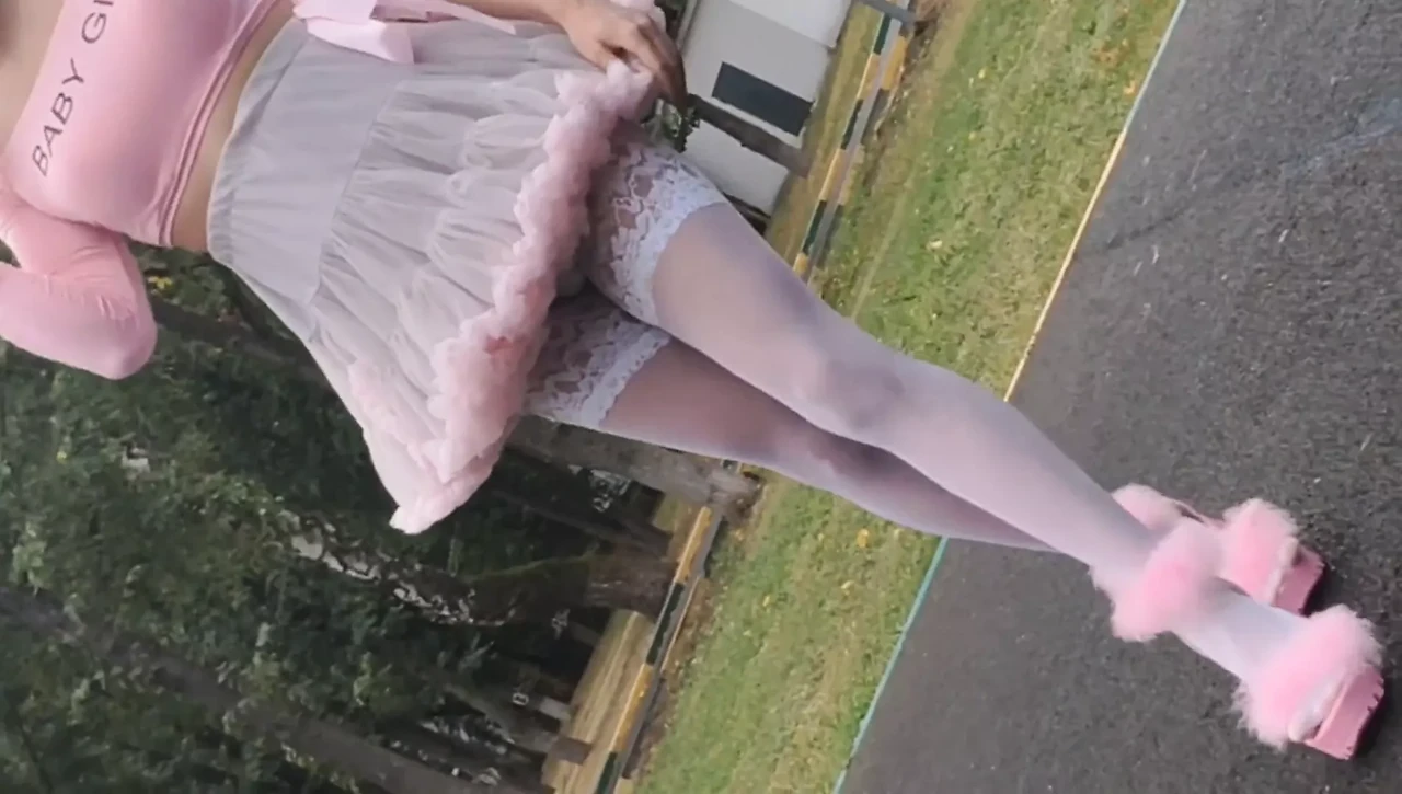 Going out with my sexy pink look part 2