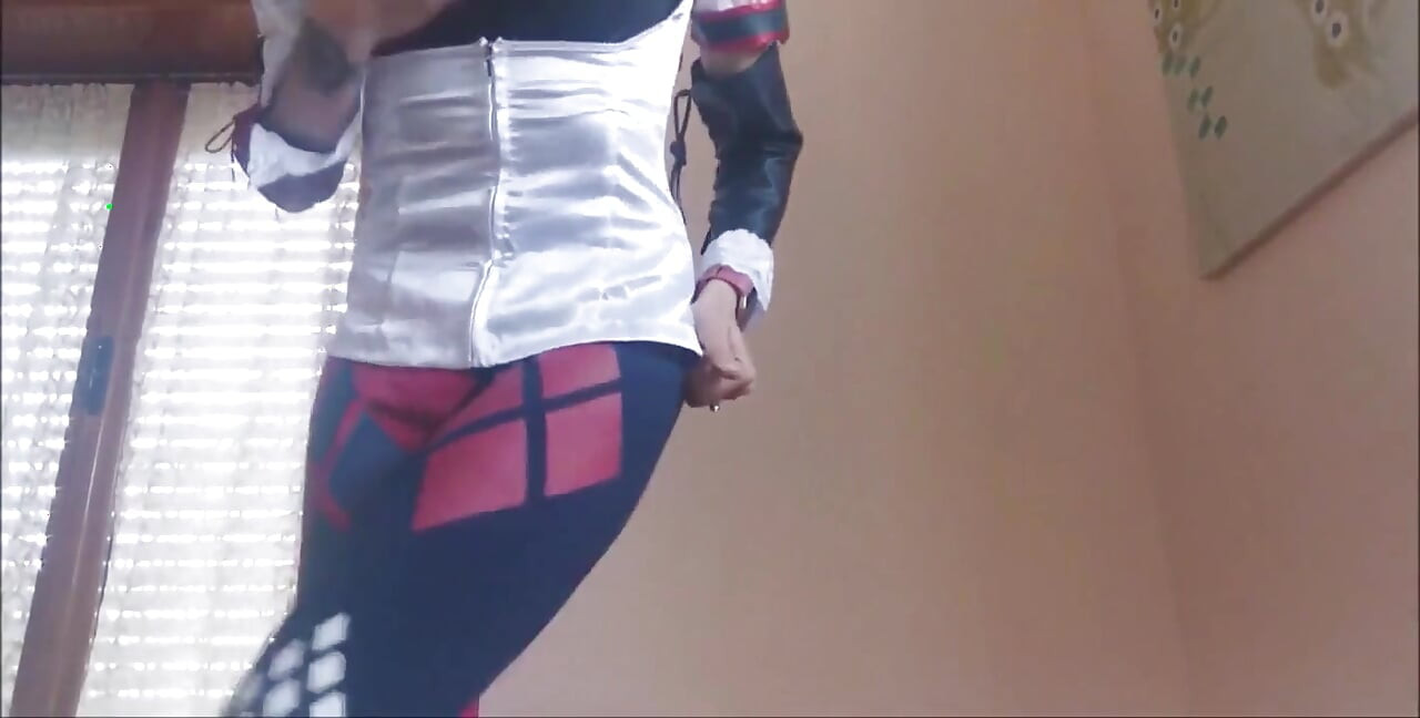 A Fantastic Harley Quinn That Seduces You with Her Sucking Ability