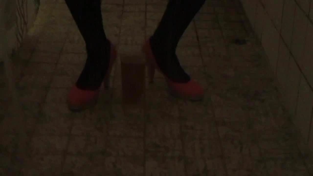 pee video again it makes me horny!