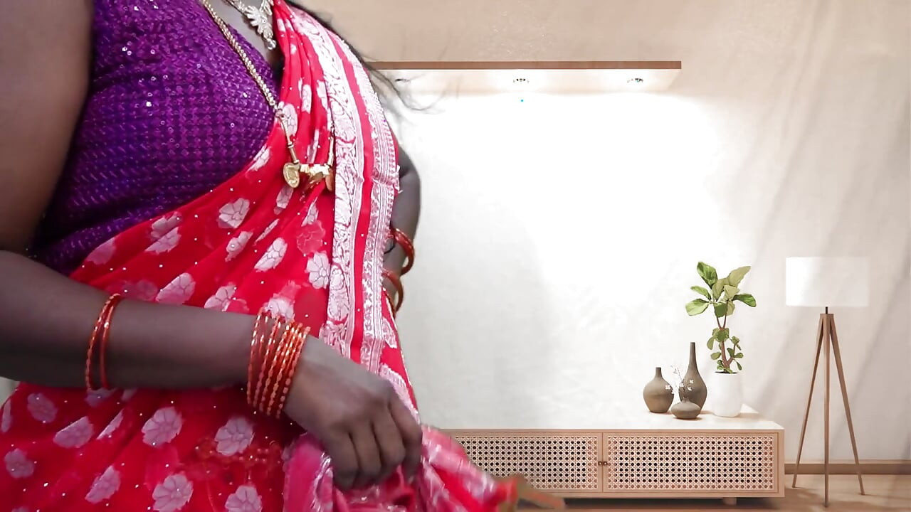Indian Boss Wants Employees to Do Overtime in Her Pussy