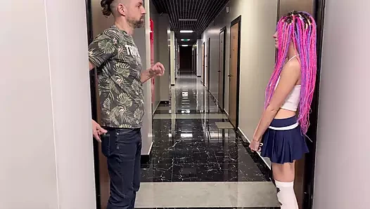 ZUM ERSTEN MAL FICKTE DIE TEEN-STIEFTOCHTER DES VERSAUTEN NACHBARN, DIE gleich aussehend, hentai-liebhaberin egirl