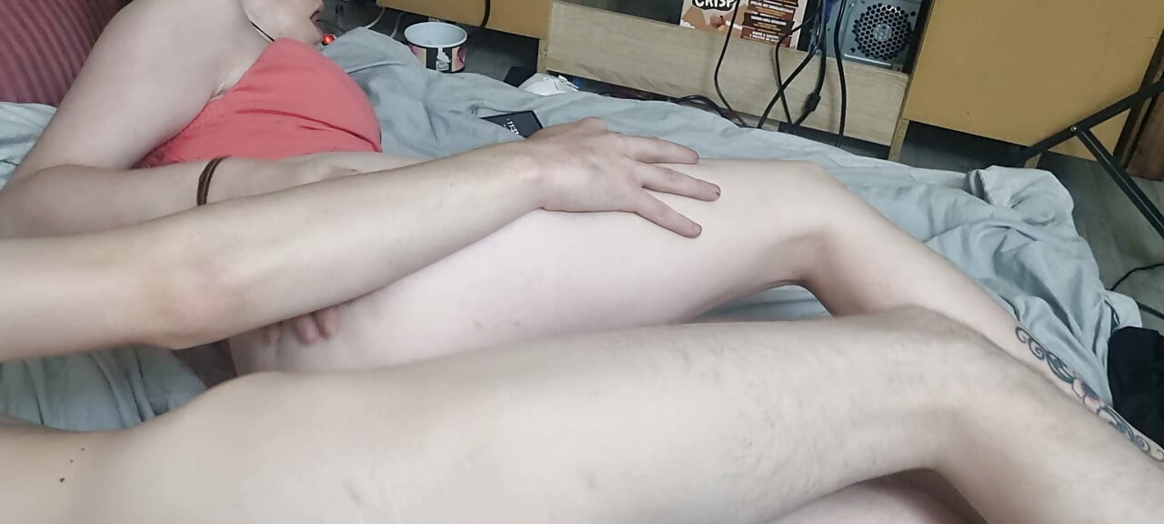 Elle me gode me léche puis je la baise comme ine salope