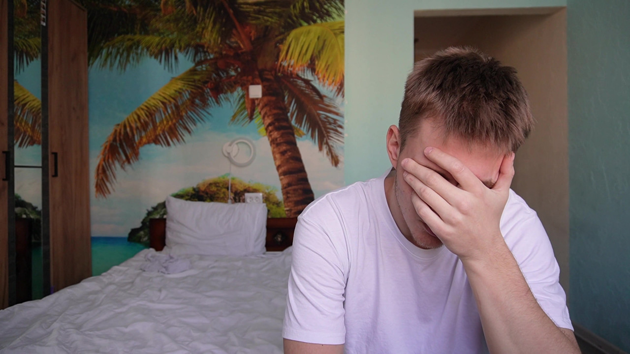 流行的在线游戏在视频博客期间变成继兄弟和继妹之间的性爱