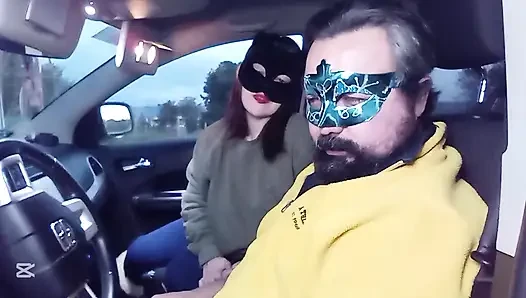 Menampar muka di dalam mobil