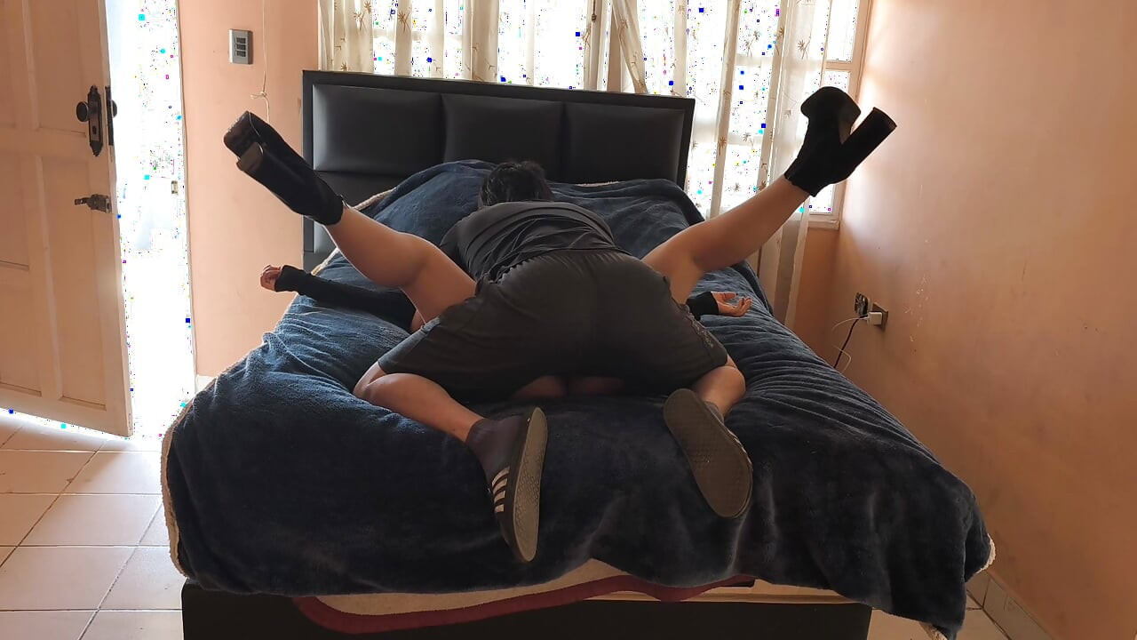 I convinced my mature friend from the gym again to fuck all day long