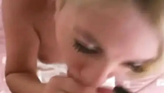 Obsesi oral si cantik rambut pirang