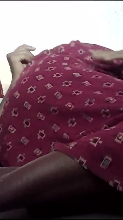 Nezaboravan trenutak iz filma "Indijska seoska kućanica s velikim sisama ljubi guzicu"