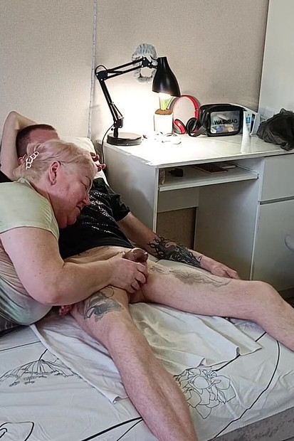 Neighbor Gives Blowjob and I Cum