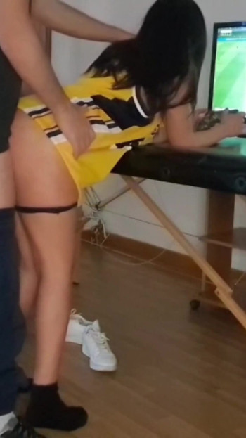 ช่วงเวลาอันโดดเด่นจาก "น้องสาวไม่แท้รักการเล่น ps5 แต่ฉันอยากเย็ด!"