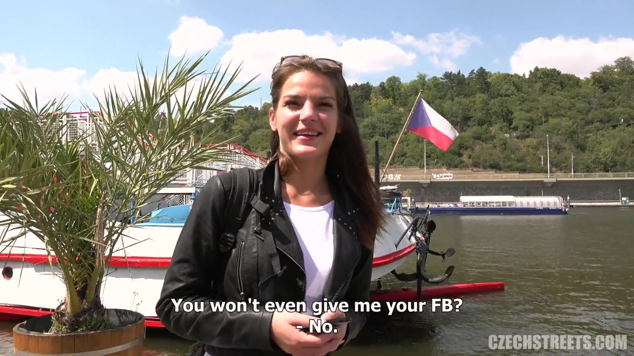 チェコの街 - 史上最もシャイな女の子
