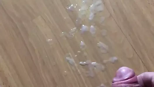 Kenardan sonra boşalmak zorunda kaldı.