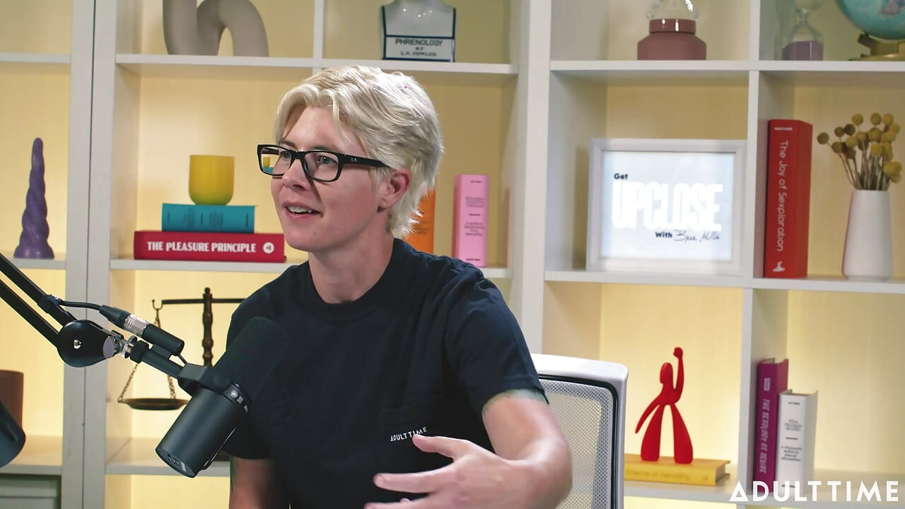 Khloe Kingsley Squirting on Camera & Red Flags | the Adult Time Podcast