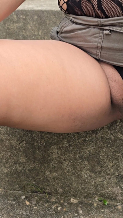 Look how she showed her cameltoe panties in an open place | Clip 2