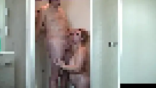 Nyepong kontol di kamar mandi