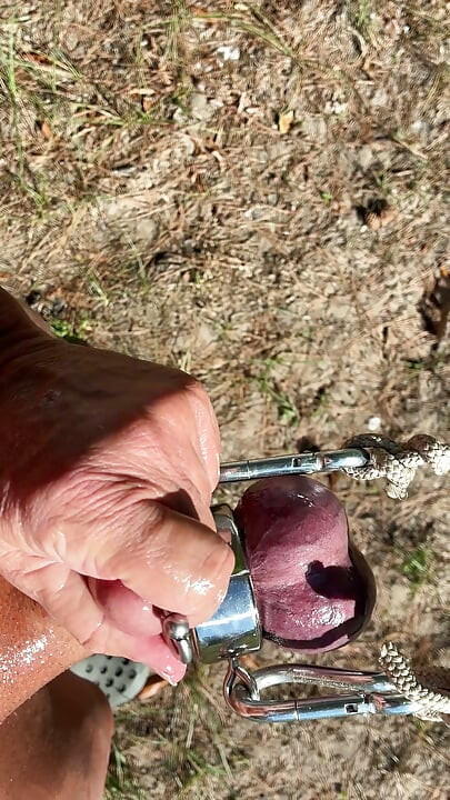 Paja con las bolas estiradas