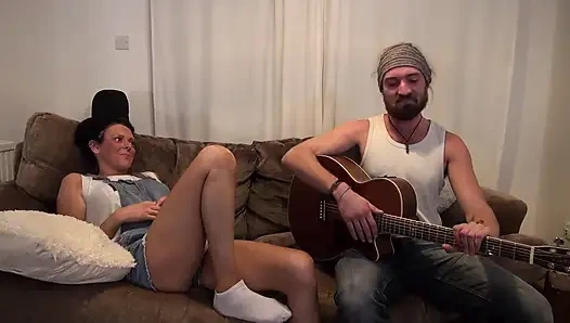 Esmer kadın üvey erkek kardeşi tarafından sikiliyor