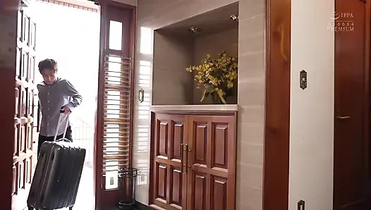 Karşı konulmaz tombul ve kalın bir vücuda sahip, sapık bir sürtüğün baştan çıkarması. Bölüm 1