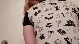 Feral Fae Queen आपके मज़े के लिए डिल्डो उतारती और सवारी करती है