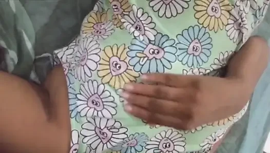 Büyük memeli ateşli üvey kız kardeş üvey erkek kardeşinin dildo oyunuyla