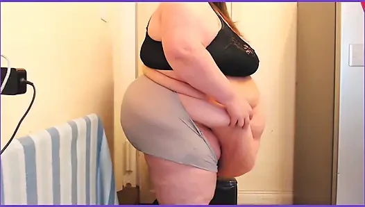 Ssbbw ağır çekim göbek sallıyor ve sallıyor